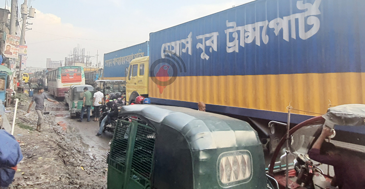 বৃষ্টিতে গাজীপুর মহাসড়কে যানজট, ভোগান্তিতে যাত্রীরা