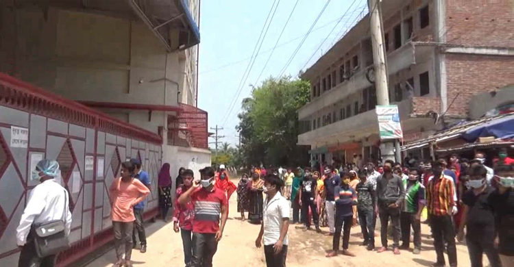 ৩০০ শ্রমিক ছাঁটাইয়ের অভিযোগে বিক্ষোভ