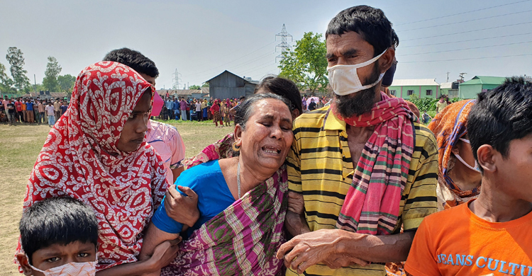 ঘরে থাকা লাশগুলো স্বামী-স্ত্রী ও মেয়ের