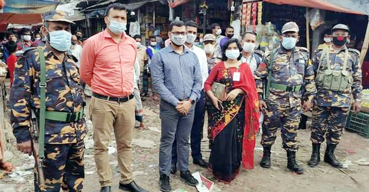 গাজীপুরে ভ্রাম্যমাণ আদালতের অভিযানে ৩ টন পলিথিন জব্দ