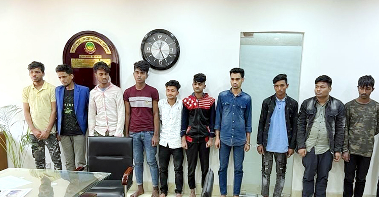 গাজীপুরে প্রাইভেটকার থামিয়ে ডাকাতি, গ্রেফতার ১০