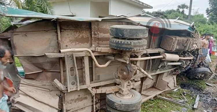 Four RMG workers killed as train hits bus