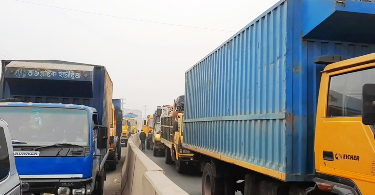 ঢাকা-টাঙ্গাইল মহাসড়কে ১০ কিলোমিটার যানজট