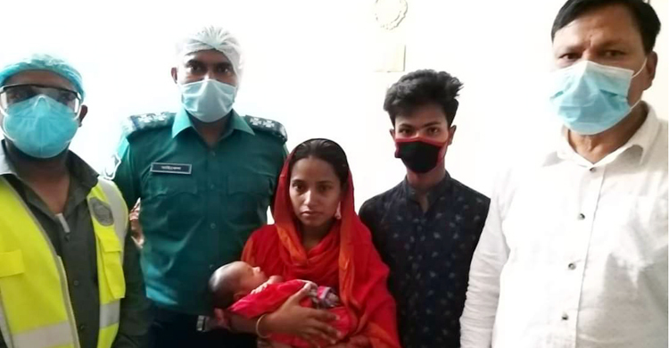 অসহায় মা-বাবার বিক্রি করা সন্তান ফিরিয়ে দিল পুলিশ