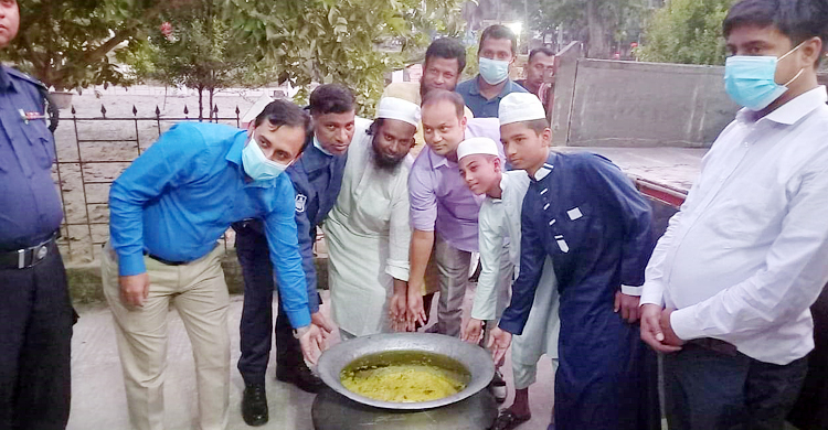 বিরিয়ানি খাওয়াতে গিয়ে বিপাকে প্রার্থী