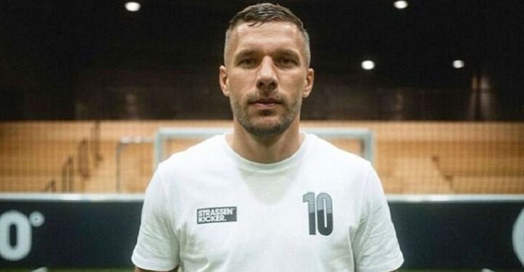 Podolski makes dream move to boyhood club