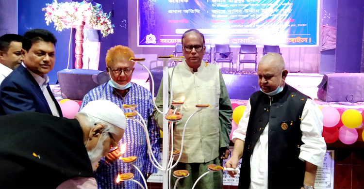মঙ্গল প্রদীপ জ্বেলে টাঙ্গাইলে নাট্যোৎসব শুরু