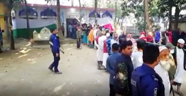 নরসিংদীতে মসজিদে ভোটগ্রহণ, ভিডিও ভাইরাল