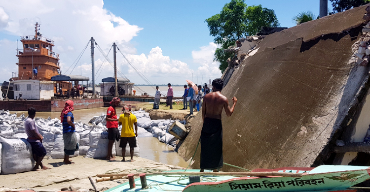 দৌলতদিয়ায় পদ্মার ভাঙনে বন্ধ ৪ নম্বর ফেরিঘাট