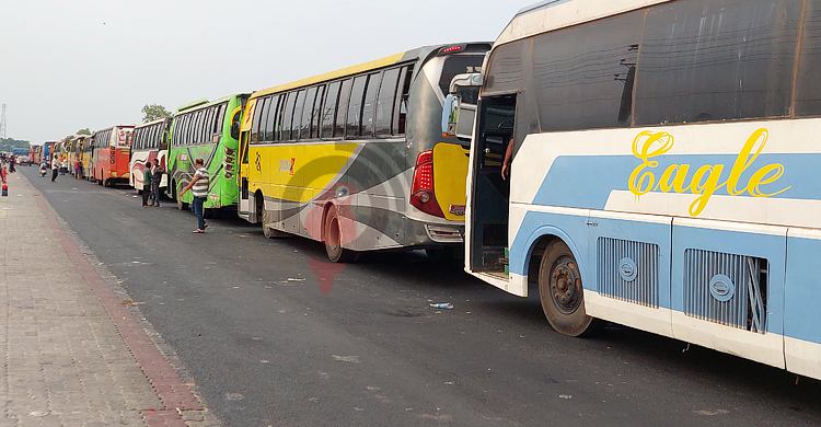 পাটুরিয়ায় মধ্যরাত থেকে সিরিয়ালে তিন শতাধিক যান