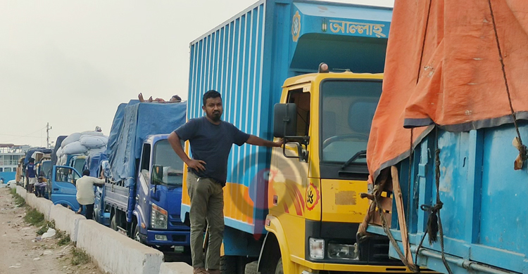 শিমুলিয়ায় যানবাহনের সঙ্গে বাড়ছে ভোগান্তি