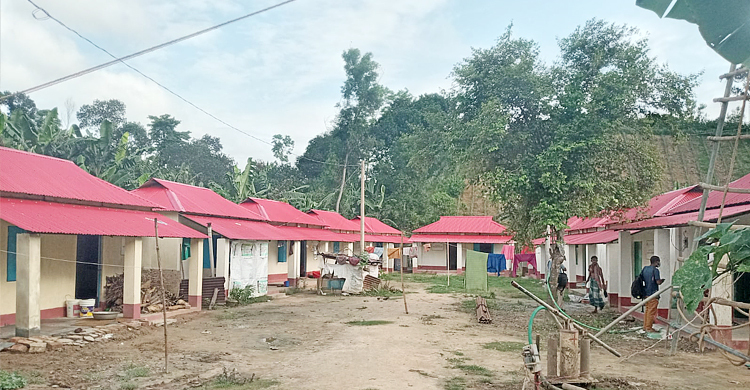 প্রধানমন্ত্রীর উপহারের ঘর পাচ্ছে আরও ৬৫ হাজার পরিবার