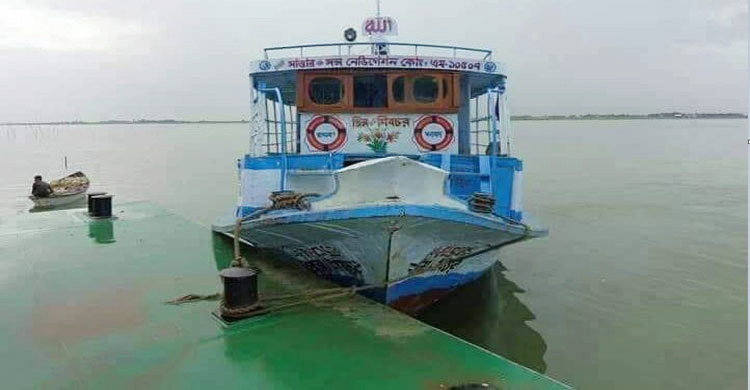 বৈরী আবহাওয়ায় শিমুলিয়ায় লঞ্চ চলাচল বন্ধ