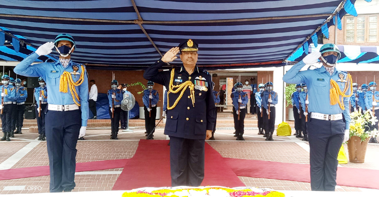 বঙ্গবন্ধুর সমাধিতে নতুন বিমান বাহিনী প্রধানের শ্রদ্ধা