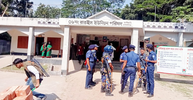 কাশিয়ানীতে কেন্দ্র দখল করে নৌকায় সিল, ভোট স্থগিত