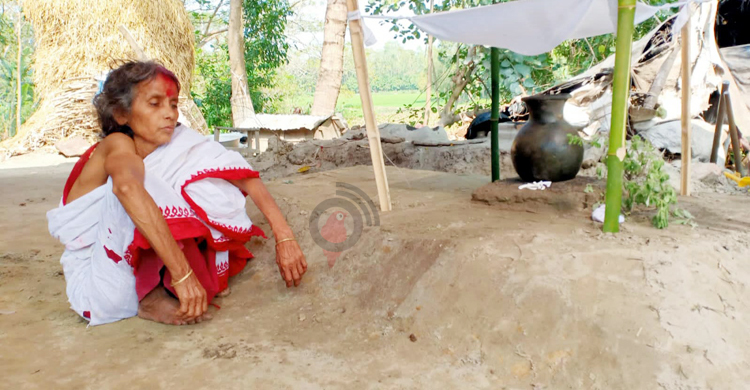 রাতেও স্বামীর সমাধির পাশে থাকছেন পারুলি বালা