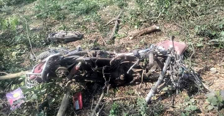 নিয়ন্ত্রণ হারিয়ে বাইক-সাইকেলে বাসের চাপা, নিহত ৩