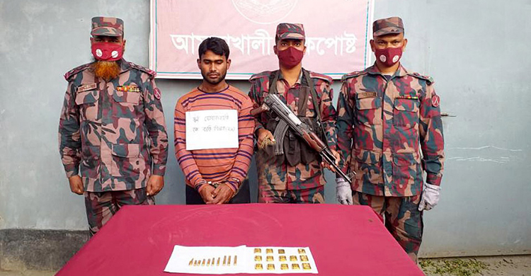 বেনাপোলে ২৪ স্বর্ণের বারসহ যুবক গ্রেফতার