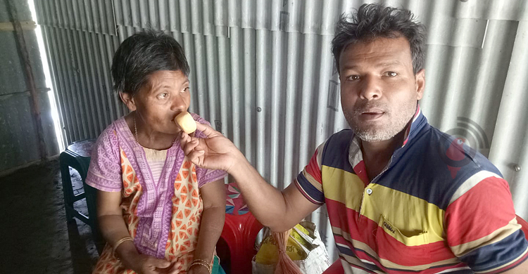 বাঘের মুখ থেকে মানুষ ছিনিয়ে আনেন টাইগার গণি