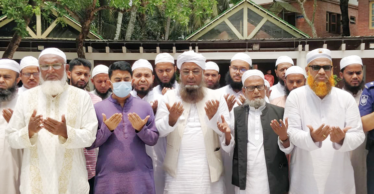 বঙ্গবন্ধুর সমাধিতে বায়তুল মোকাররমের নবনিযুক্ত খতিবের শ্রদ্ধা