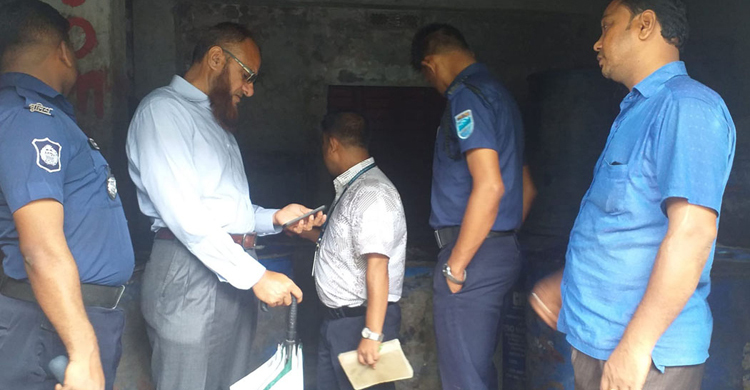 গুদামে পৌনে ১২ হাজার লিটার সয়াবিন তেল মজুত, জরিমানা ২০ হাজার