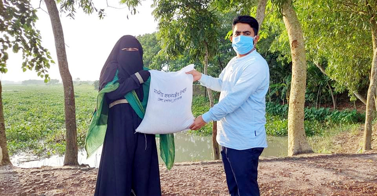 ৩৩৩ নম্বরে কল পেয়ে খাবার পৌঁছে দিলেন এসিল্যান্ড