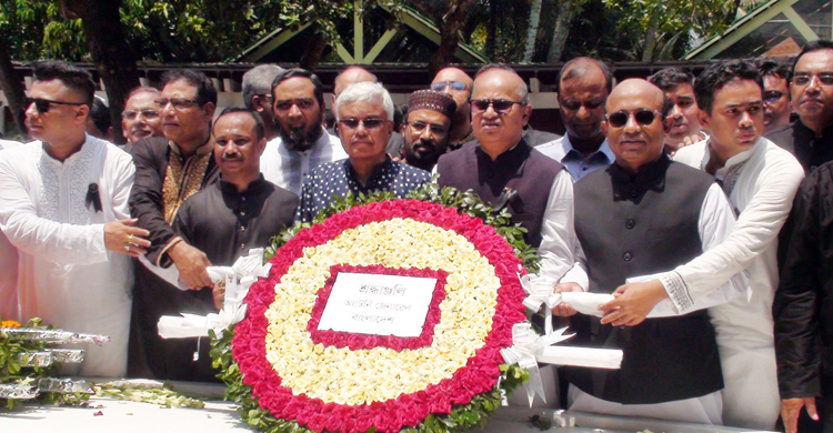 বঙ্গবন্ধুর সমাধিতে অ্যাটর্নি জেনারেলের শ্রদ্ধা