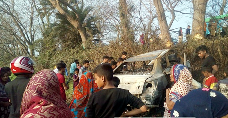 গাছে ধাক্কা লেগে প্রাইভেটকারের সিলিন্ডার বিস্ফোরণ, নিহত ৫