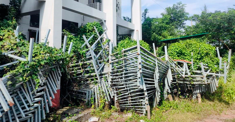অবহেলায় নষ্ট হচ্ছে বিশ্ববিদ্যালয়ের সোয়া কোটি টাকার বেড