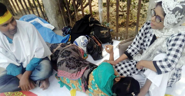 চাকরিতে ৩৫ : আমরণ অনশনে অসুস্থ চারজন