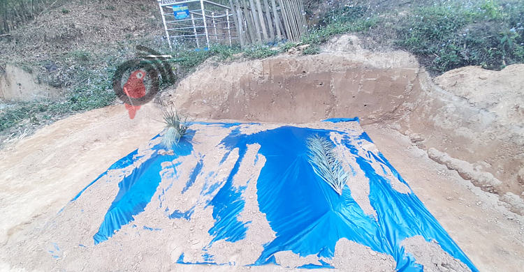 স্ত্রীকে দাফনের আগে শোকে মারা গেলেন স্বামী