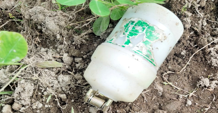 হাতীবান্ধা সীমান্তে পরিত্যক্ত অবস্থায় সাউন্ড গ্রেনেড উদ্ধার