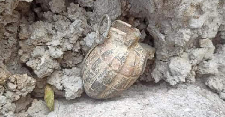 কাদায় পাওয়া হ্যান্ড গ্রেনেডটির বিস্ফোরণ ঘটালো র‌্যাব