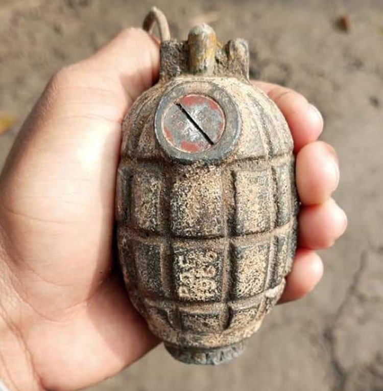 কাদায় পাওয়া হ্যান্ড গ্রেনেডটির বিস্ফোরণ ঘটালো র&zwnj;্যাব