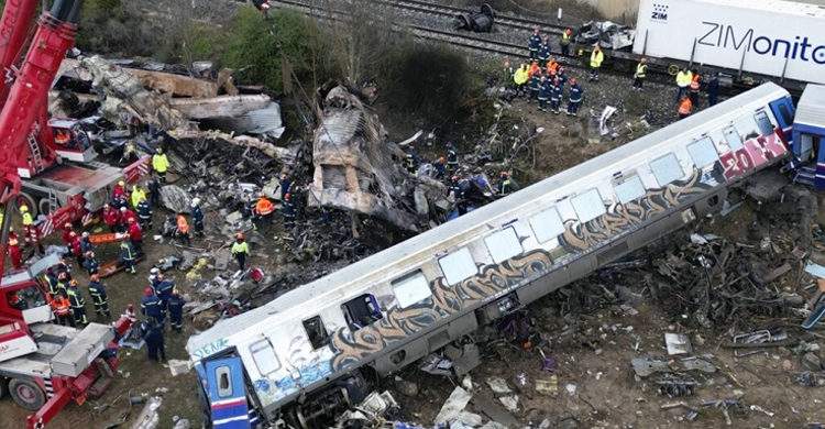 ট্রেন দুর্ঘটনা: ক্ষমা চাইলেন গ্রিসের প্রধানমন্ত্রী
