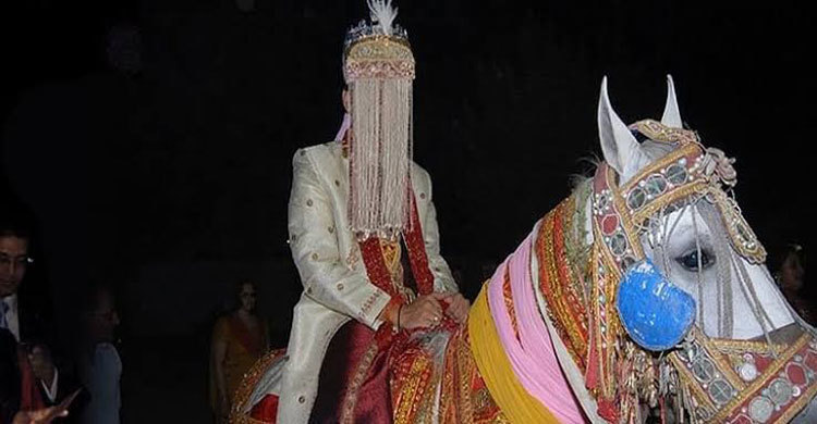 বিয়ে করতে যাওয়ার পথে অনশনে বর