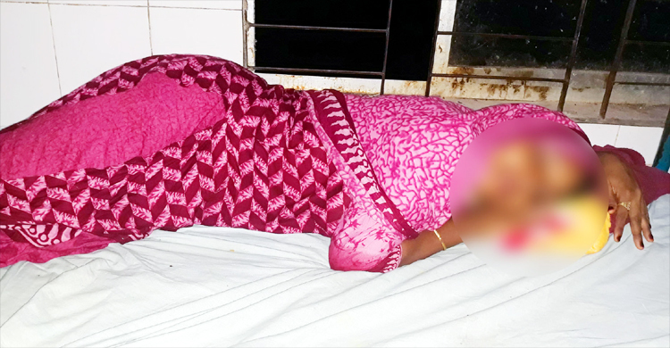 যৌতুকের টাকা না পেয়ে স্ত্রীর কান কেটে দিলেন স্বামী