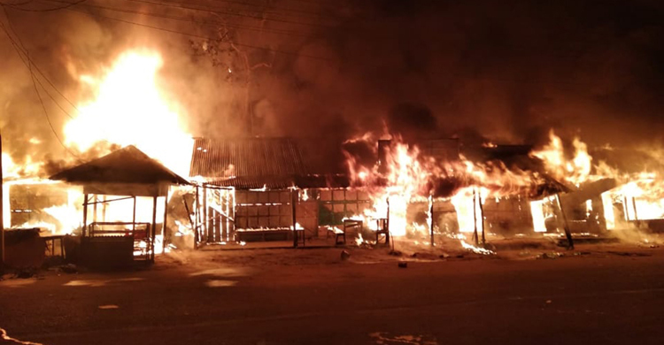 আগুনে ১৭ দোকান পুড়ে ছাই, কোটি টাকার ক্ষতি