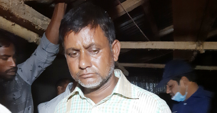 পাচারের সময় বিরামপুর সীমান্তে ৮০ ভরি স্বর্ণসহ আটক ১