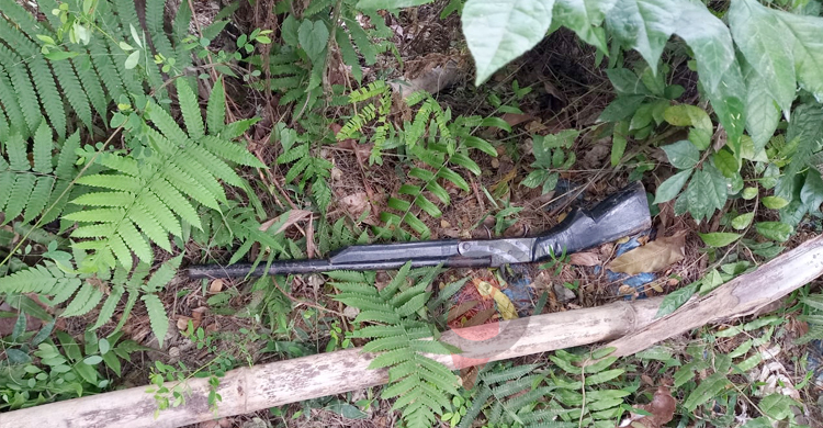 নোয়াখালীতে ভোটকেন্দ্রের পাশ থেকে আগ্নেয়াস্ত্র উদ্ধার