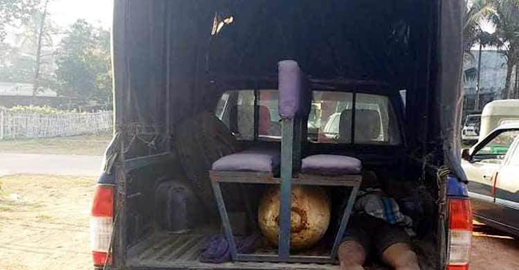 ডাকাতি করে পালানোর সময় ‘বন্দুকযুদ্ধে’ ডাকাত নিহত