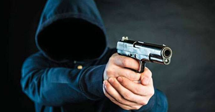 টাকা ধার না দেওয়ায় যুবককে গুলি