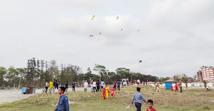 ঘুড়ি উৎসবে মাতলো সবাই