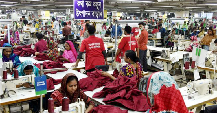 একটি পোশাক কারখানায় তিন বেলা নামাজ বাধ্যতামূলক