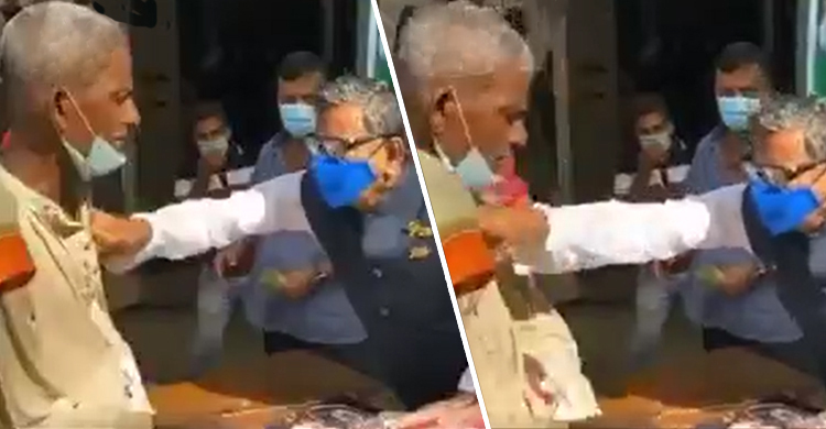 ত্রাণ নিতে আসা বৃদ্ধকে ঘুষি মারলেন কাদের মির্জা, ভিডিও ভাইরাল