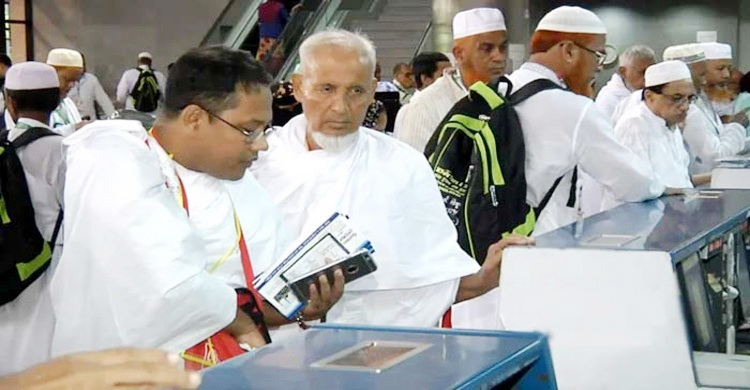 হজযাত্রীর মধ্যে ব্যবসায়ী ২৬, চাকরিজীবী ১৬ শতাংশ