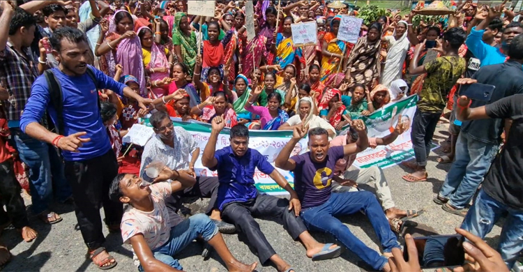 হবিগঞ্জে মহাসড়ক অবরোধ, আন্দোলন চালিয়ে যাওয়ার ঘোষণা চা শ্রমিকদের