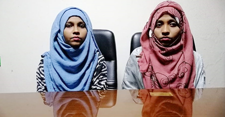 ৬ মেয়ে হওয়ায় ছেড়ে গেছে বাবা, কলেজে ভর্তির টাকা নেই দু’বোনের