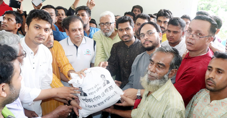 ‘বন্যায় মানুষের দুর্ভোগেও পদ্মা সেতু নিয়ে ফুর্তিতে সরকার’