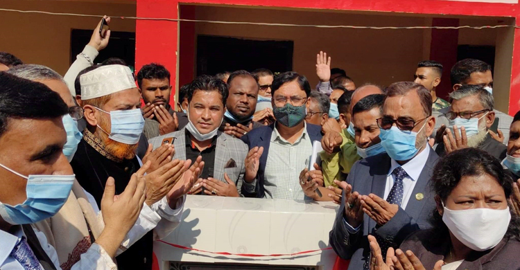 দুঃখী মানুষের মুখে হাসি ফোটাতে সরকার কাজ করে যাচ্ছে